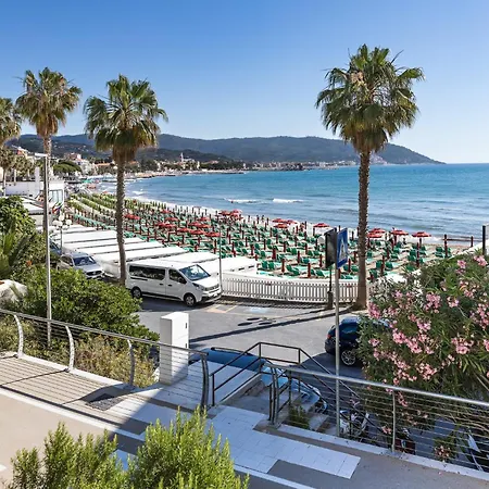 Boat/open Space Front Mare/spiaggia+ Box Apartment