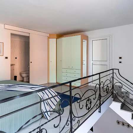 Boat/open Space Front Mare/spiaggia+ Box Diano Marina